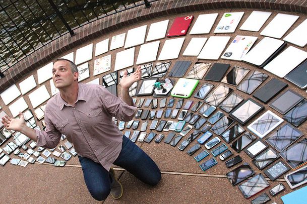 How to Manage a Park of Mobile Devices?